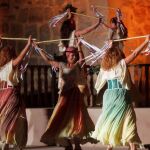 Casi 300 vecinos de Hinojosa del Duque (Córdoba) participan en la representación de la obra del Marques de Santillana /Foto: Efe