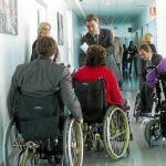 El candidato de CiU, ayer durante su visita al Instituto Guttman de Badalona