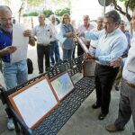 Trabajo por los vecinos «sin preguntar a quién votan» frente a los insultos