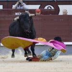 Juan Carlos Carballo es pisado por el toro «Vistalegre» al recibir a porta gayola