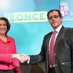 María Josefa García Cirac suscribe, en Fitur, el convenio con el delegado territorial de la ONCE, Ismael Pérez Blanco