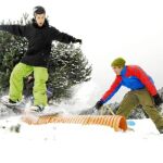 Algunos madrileños han podido disfrutar ya este fin de semana de los deportes de nieve en la Sierra de Madrid