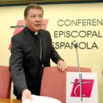 Martínez Camino, como portavoz de la Conferencia Episcopal, recordó que no hay postura oficial sobre la huelga o la reforma laboral