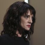 Asia Argento, a la izquierda, junto a Rose McGowan, ambas líderes del movimiento #MeToo
