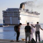 El «Eleftheros Venizelos» parte ayer de la isla de Kos, en Grecia