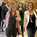 Imagen de diputados de JxCat en el Parlament, con Elsa Artadi y Anna Tarrés en primer plano