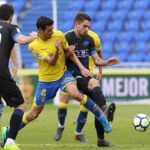 La UD Las Palmas pierde con el Deportivo Alavés y desciende matemáticamente a Segunda División