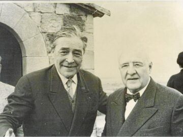 Josep Pla y Gaziel, fotografiados juntos en Pals, en 1962 / Biblioteca de Catalunya