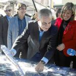 A Corbacho le acompañaron la alcaldesa de L'Hospitalet, Nuria Marín, y el diputado David Pérez