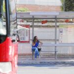 En la vía Complutense de Alcalá. El agresor sexual captaba a sus víctimas en una parada de autobús y posteriormente las agredía en un portal