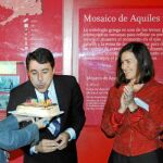 González, junto a González-Sinde, sopló las velas de su 50 cumpleaños