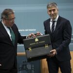 El relevo de cartera en Interior entre Juan Ignacio Zoido y Fernando Grande-Marlaska fue distendido