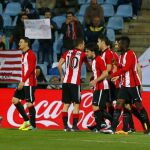 Los jugadores del Athletic Club celebran el primer gol de su equipo, marcado por el delantero Iñaki Williams