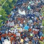 La columna de manifestantes partió de la Alameda de Hércules de Sevilla y desembocó en la sede de la Cámara autonómica