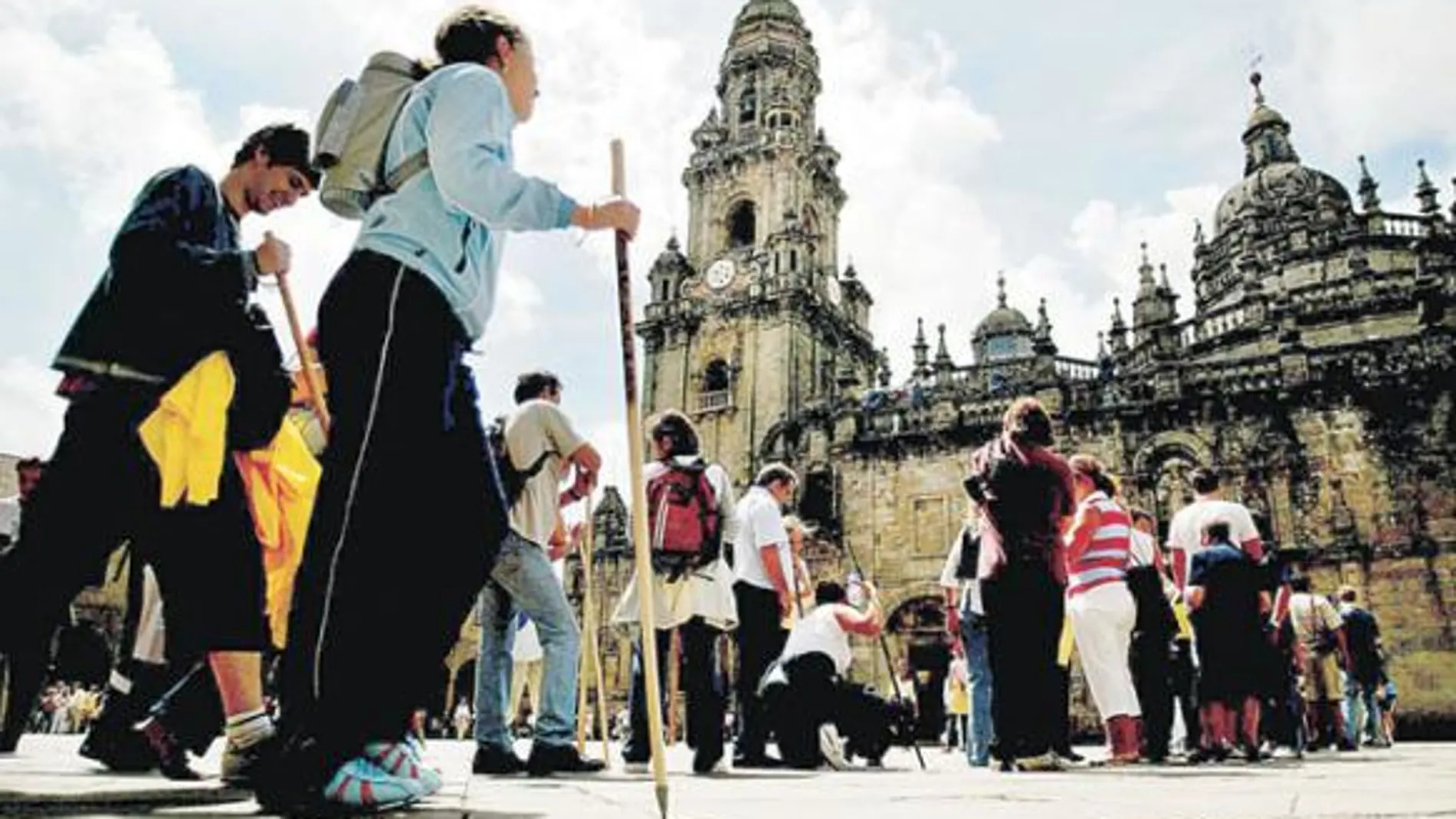 Cientos de miles de peregrinos acuden cada año a Compostela, la tumba del apóstol Santiago