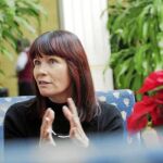 La consejera de Igualdad y Bienestar Social, Micaela Navarro, denunció al Gobierno canario por enviar menores inmigrantes