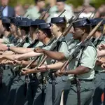 Guardias civiles durante un desfile