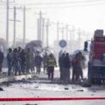 Cadáver de uno de los soldados afganos muertos ayer en Kabul