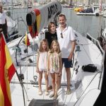 La Familia Real acudió a la última jornada de vela en Palma y subieron juntos al «Aifos»