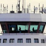 Los controladores volvieron a las torres, como la de Sevilla –en la imagen–, tras decretarse el estado de alarma