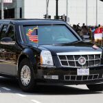 El presidente de EE. UU., Donald J. Trump, llega al Palacio Presidencial de Istana para mantener un almuerzo de trabajo con el primer ministro singapurense, Lee Hsien, en Singapur / Efe
