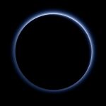 Imagen tomada por la NASA en la que se ve el color azul sobre Plutón