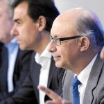 El ministro de Hacienda, Cristóbal Montoro, se ha mostrado a favor de devolver los sacrificios a los funcionarios