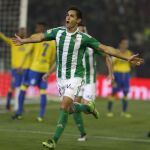 Aïssa Mandi con el Real Betis.