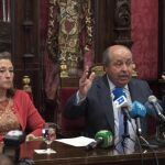 El alcalde de Granada José Torres Hurtado y la edil de Urbanismo, Isabel Nieto