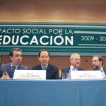 Valcárcel firma un «histórico» Pacto Social por la Educación