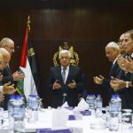 Abás preside una reunión de la Organización para la Liberación de Palestina (OLP) en sus oficinas de la ciudad cisjordana de Ramala