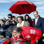 Camps y Barberá con los pilotos y Montezemolo