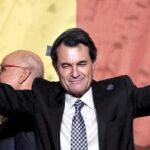 Mas celebra la victoria junto a los suyos