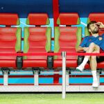 Piqué, en el banquillo del estadio de Kazán antes de comenzar el entrenamiento de ayer