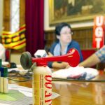 Una quincena de trabajadores de la UB se encerró en el rectorado para reclamar que el Consejo Social ratifique su acuerdo laboral
