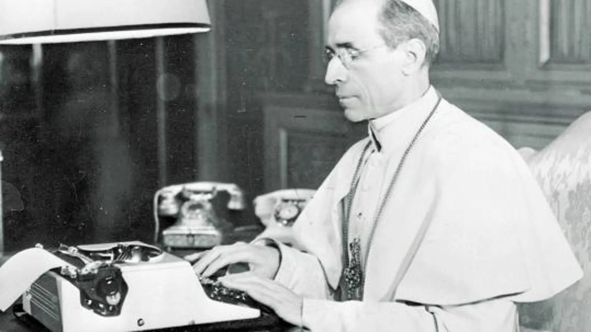 El rabino Erich A. Silver cambia de opinión y defiende ahora a Pío XII