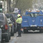 Agente de movilidad realizando una propuesta de sanción