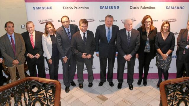 El acto contó con la presencia de Antonio Méndez Pozo, Alfonso Polanco, Ángeles Armisén, Milagros Marcos, Fernando Rey, Ignacio Cosidó o César Antón, entre otros