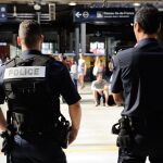 Imagen de archivo de policías franceses en la estación de Gare du Nord