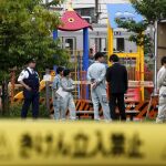 La Policía durante la inspección del parque