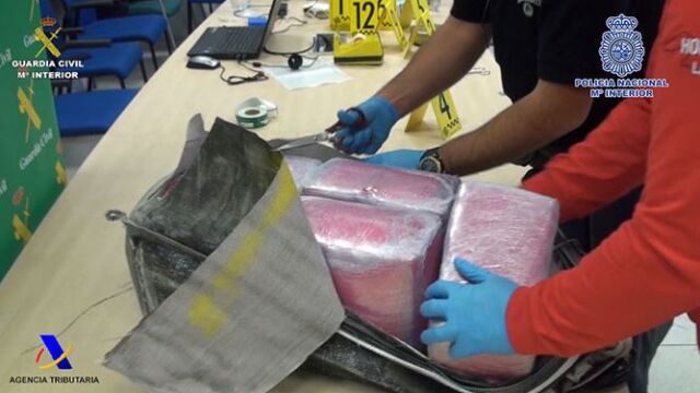 Detenidos tres hombres relacionados con un alijo de 465 kilos de cocaína intervenidos en enero