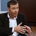 Gomez gana a Jiménez la «batalla de Internet»