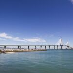 Panorámica del puente "Constitución 1812", diseñado por el ingeniero Javier Manterola.