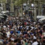 Oukabir compartió un botellón horas antes del 17-A en la furgoneta utilizada para el atropello masivo en la céntrica arteria barcelonesa / Efe