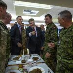 El secretario general de la OTAN, Jens Stoltenberg, y el presidente de Ucrania, Petró Poroshenko