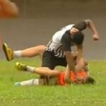El futbolista pudo causarle lesiones graves al joven tras golpearlo salvajemente