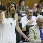 La presidenta de la Junta, Susana Díaz, trasladó ayer a sus señorías en el Parlamento que con el Gobierno central del PSOE «se abre una ventana de oportunidad» y que confía en que éste tenga mayor «sensibilidad» con la región de la que tuvo Rajoy (Foto: Efe)