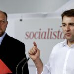 El secretario de economia del PSOE, Manuel de la Rocha, junto al secretario de politica federal del PSOE, Antonio Pradas.