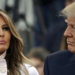 El aspirante republicano a la presidencia estadounidense Donald Trump (d) y su esposa Melania (i)