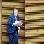 El síndico socialista, Ángel Luna, accede al hemiciclo de Les Corts